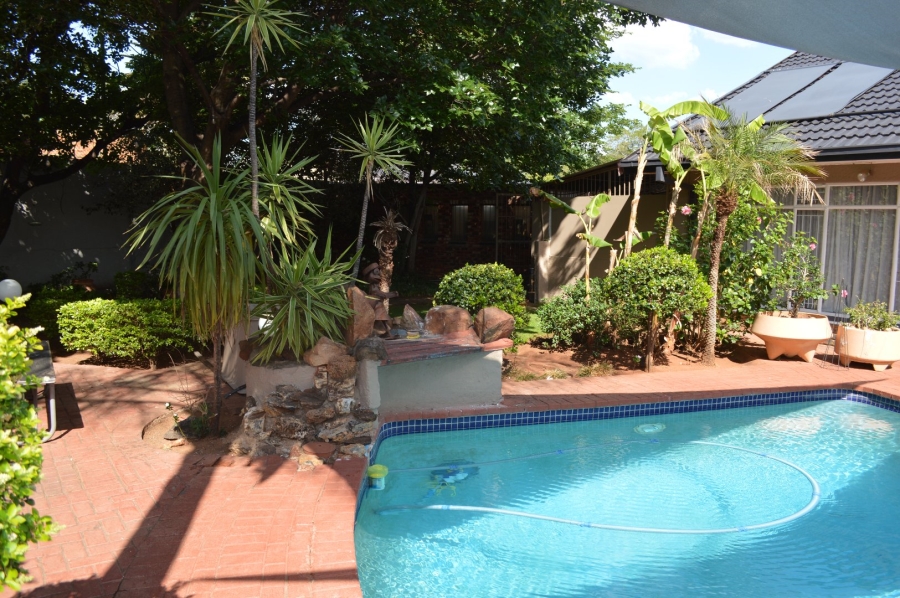 8 Bedroom Property for Sale in Flamwood North West